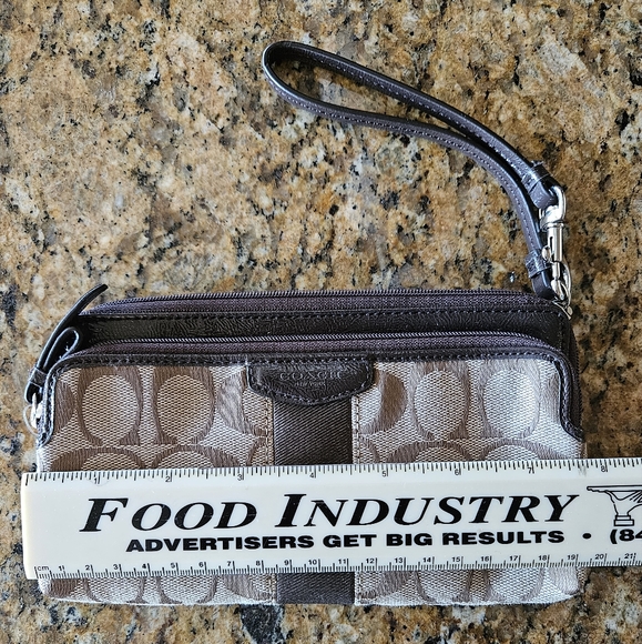 NWT Coach Wallet/Wristlet - Picture 7 of 8